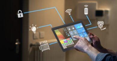 Tablet mit Steuerung vernetzter Haustechnik | Photovoltaik Nagold